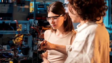 Granturi de 105.000 de euro vor fi acordate pentru tinerii profesori universitari din România care inovează în tehnologie