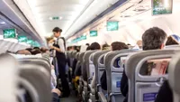 Bandă adezivă, cătușe sau coliere de plastic? Ce se poate întâmpla cu un pasager care provoacă scandal în avion