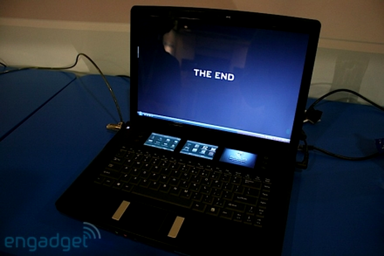 Un concept de laptop cu patru ecrane, prezentat de Intel la IDF