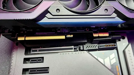 ASUS a dezvoltat o soluție proprietară pentru alimentarea plăciilor video high-end direct din placa de bază