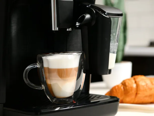 Dedeman are în oferta sa un espressor cu rezervor pentru lapte. Produsul este disponibil la sub 450 de lei