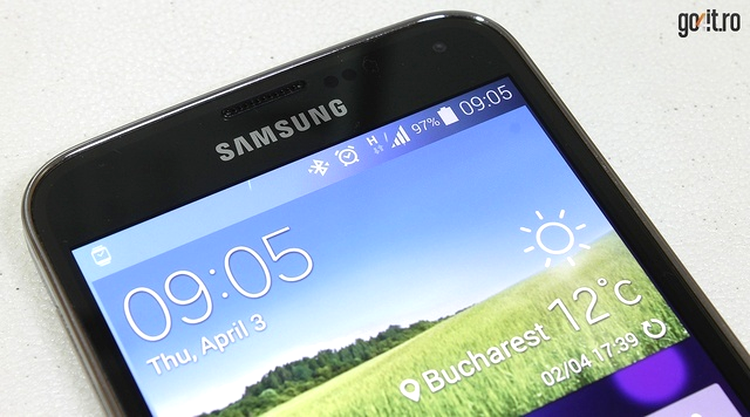 Samsung Galaxy S5 - detaliile frontale sunt bine camuflate