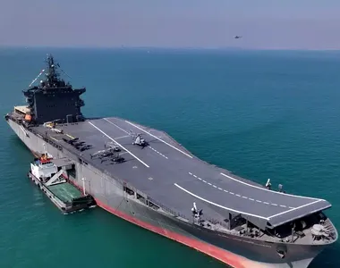 Portavionul iranian pentru drone și elicoptere, scufundat de un atac american