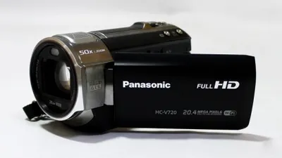 Panasonic HC-V720 - filmare Full HD şi poze la rezoluţie înaltă cu un singur dispozitiv