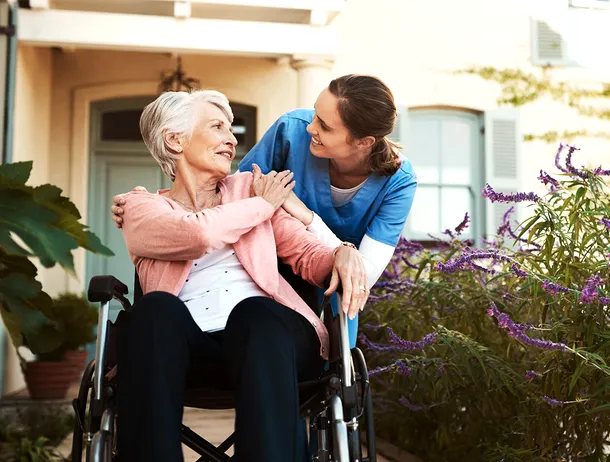 Un bătrân are nevoie de sprijin constant. Cine i-l poate oferi? (P)