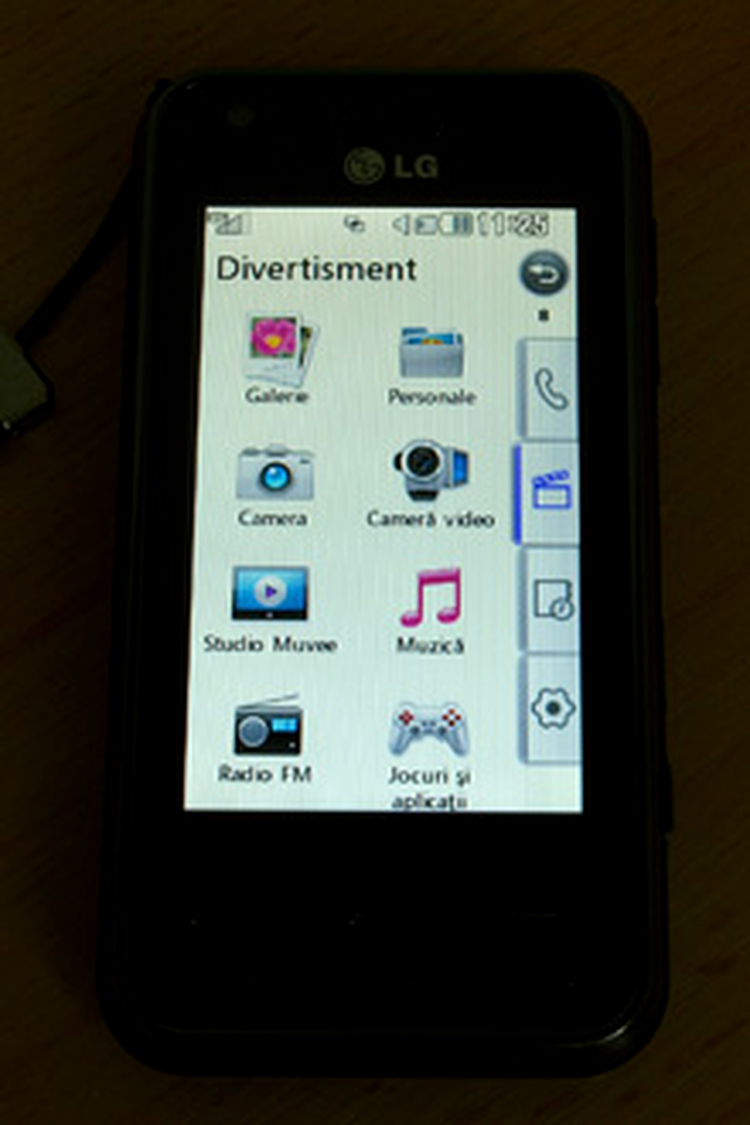 Meniu divertisment LG Renoir