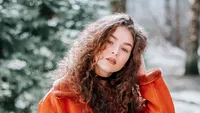 Moda accesibilă pentru toamna-iarna 2026-2027: ce se poartă și cât costă hainele de sezon