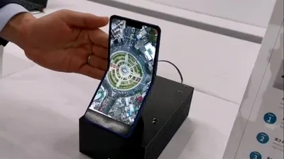 Sharp prezintă un telefon pliabil cu „clapetă”