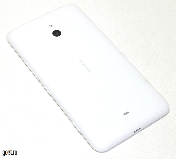 Nokia Lumia 1320: o carcasă foarte simplă