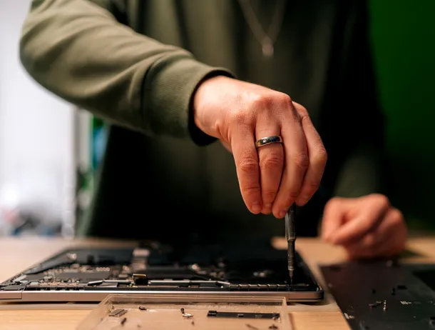 Ce se strică cel mai des la laptopurile românilor? Date reale dintr-un service cu experiență (P)