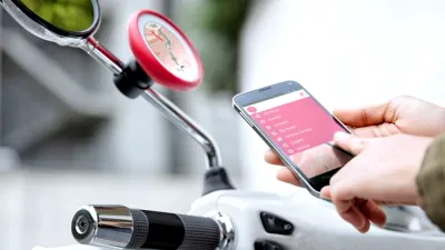 TomTom a lansat un dispozitiv GPS „simpatic” pentru scutere, care se conectează la smartphone [VIDEO]