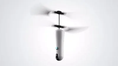 O invenţie inevitabilă: selfie stick-ul zburător