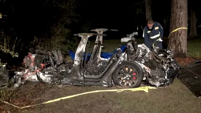 Accident Tesla soldat cu doi morți, cauzat de conducerea mașinii de pe scaunul pasagerului