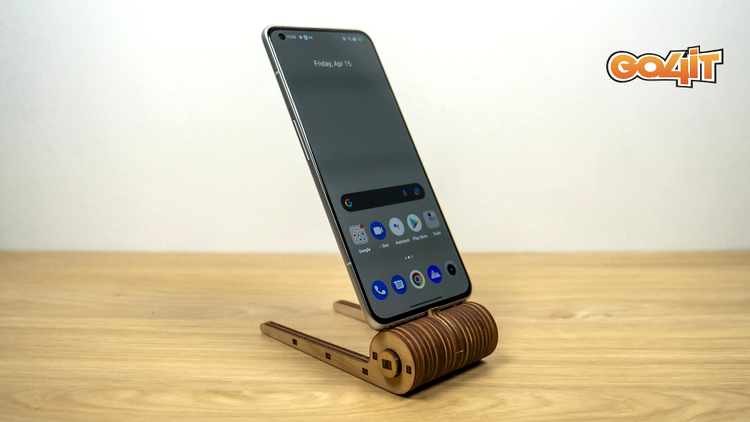Realme GT 2 Pro side stand