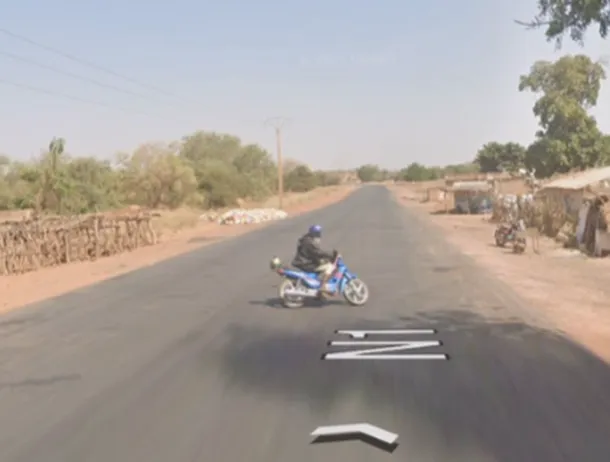 Imaginile din Google Maps par să arate un motociclist lovit de mașina Street View