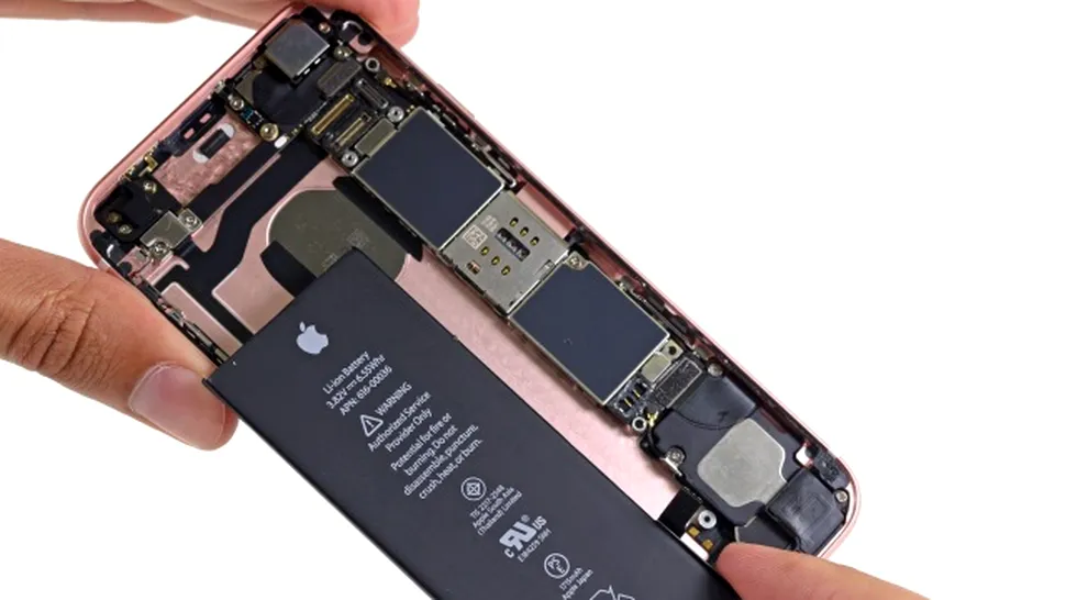 Apple, acuzată că a redus artificial performanţa telefoanelor iPhone 6s pentru a ascunde probleme cu bateria