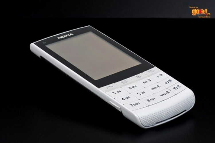 Difuzorul lui Nokia X3-02 se află pe latura inferioară