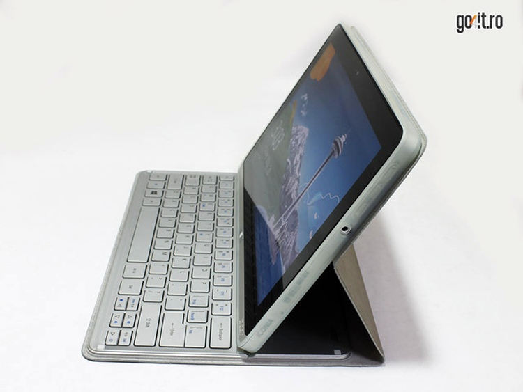 Acer Iconia W700 - vedere din laterl