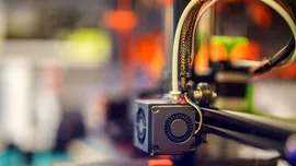 „Războinicii” imprimantelor 3D din Europa ajută Ucraina să lupte împotriva Rusiei
