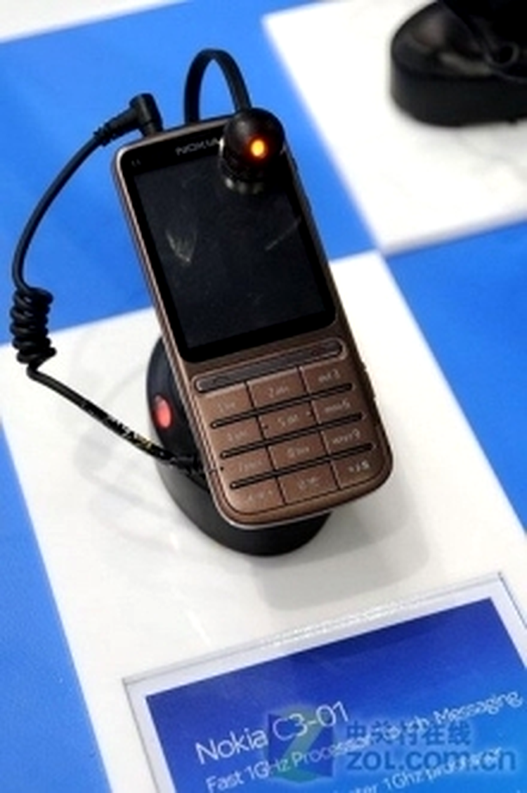 Nokia C3-01 cu procesor la 1 GHz