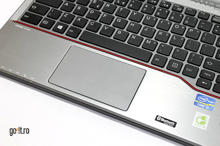 Fujitsu Lifebook E733 - touchpad-ul şi tastatura iluminată
