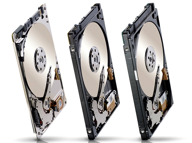 Ultra Mobile HDD este primul din partea stângă