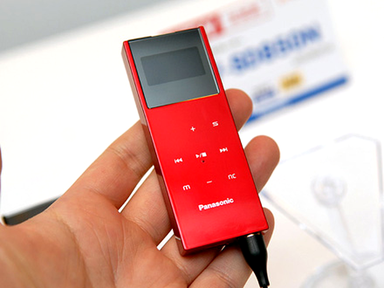 Pentru D-Snap, Panasonic foloseşte un design simplu, fără forme complicate