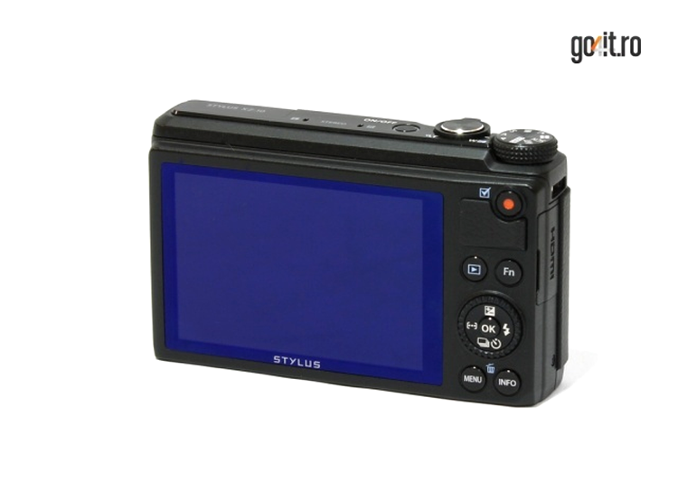 Olympus XZ-10 - ecranul de 3” este sensibil la atingere