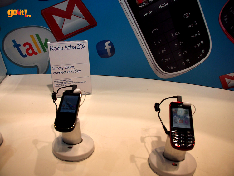 Nokia Asha 202, la standul Nokia de la Mobile World Congress