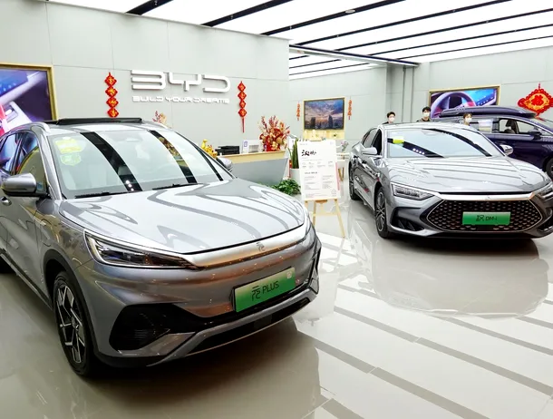 Producătorul auto BYD, acuzat că ar exploata muncitori chinezi la fabrica sa din Ungaria