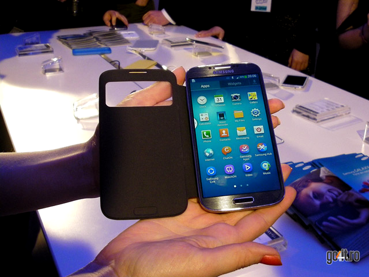 Telefonul Galaxy S4 ar putea avea şi o versiune cu semnătura Google
