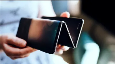 Samsung Galaxy Z Fold Tab, noua tabletă care se pliază pe trei laturi sosește anul viitor