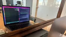 Un sistem AI de pe un MacBook cu procesor Intel rescrie în timp real codul driverului AMD Radeon