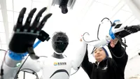 VIDEO „Școala” de roboți umanoizi din China: Un laborator din Wuhan „antrenează” roboții să îndeplinească sarcini cotidiene