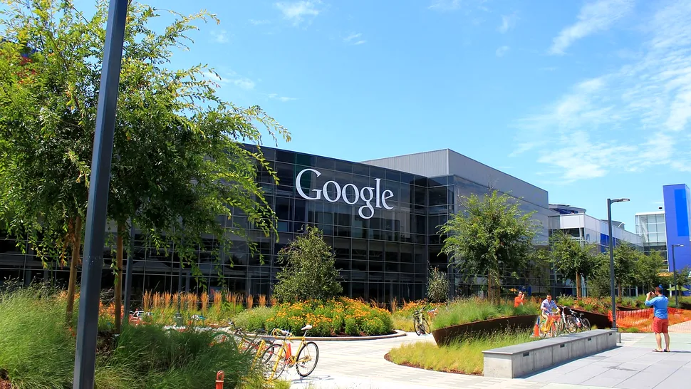 Google a anunțat până la ce dată îi va lăsa pe angajați să lucreze de acasă