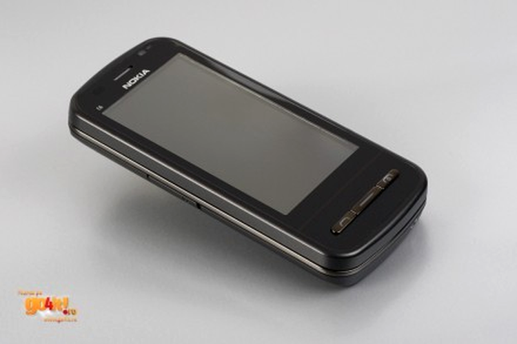Nokia C6 - seamănă cu Nokia N97 mini