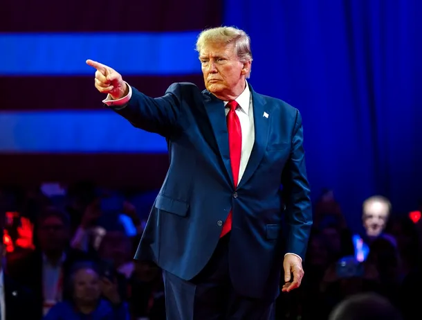 Președintele Donald Trump rupe relațiile federale cu Anthropic după conflictul privind utilizarea AI în scop militar