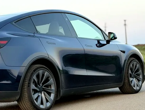 China introduce noi standarde pentru sistemele de deschidere a automobilelor. Tesla este cea mai afectată