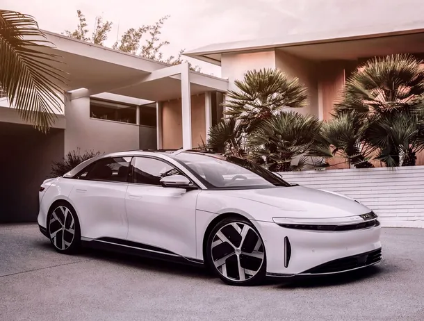 Încă un producător de automobile electrice face concedieri. Renunță la 18% din forța de muncă