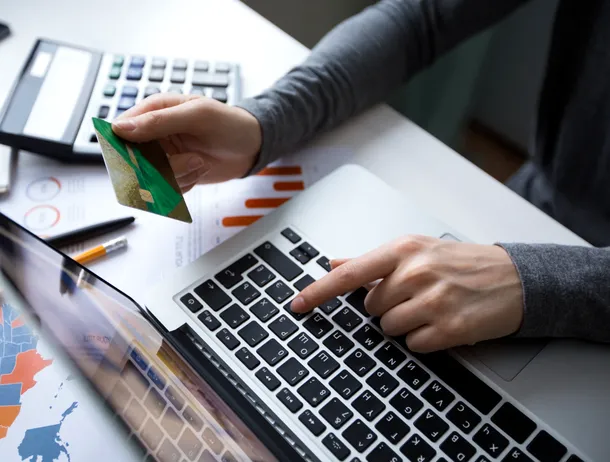 BNPL în ascensiune: Achizițiile românilor prin metoda „cumpără acum, plătești mai târziu” cresc pe fondul inflației