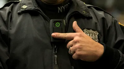Un poliţist din SUA a fost suspendat după ce o filmare indecentă cu el a fost găsită pe o cameră video a departamentului