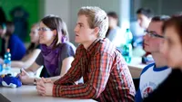 Alocația de stat se acordă și după împlinirea vârstei de 18 ani. Ce elevi pot primi în continuare banii și ce documente trebuie să depună