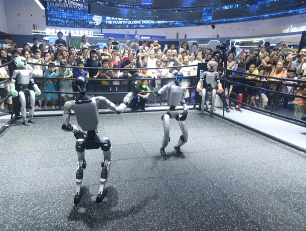 China prezintă roboți umanoizi specializați în arte marțiale. Cât de avansați sunt, de fapt, aceștia?