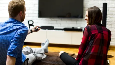 Reduceri la Smart TV-uri la Dedeman: Top 3 oferte pe final de 2024. Prețuri de la 370 de Lei