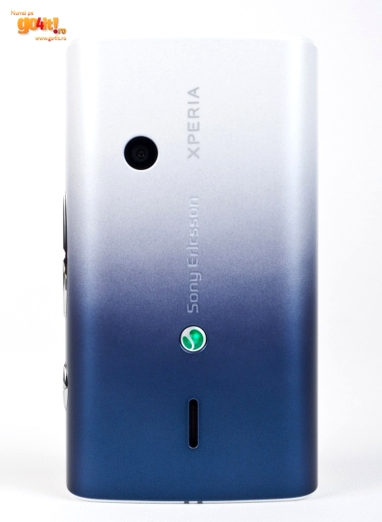 Xperia X8 - camera modestă de 3,15 MP