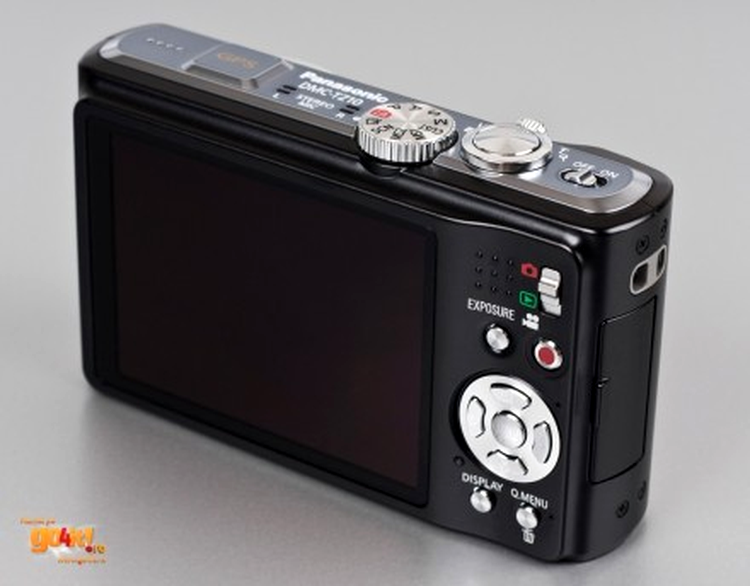 Panasonic Lumix TZ10 - ecranul cu rezoluţie mare