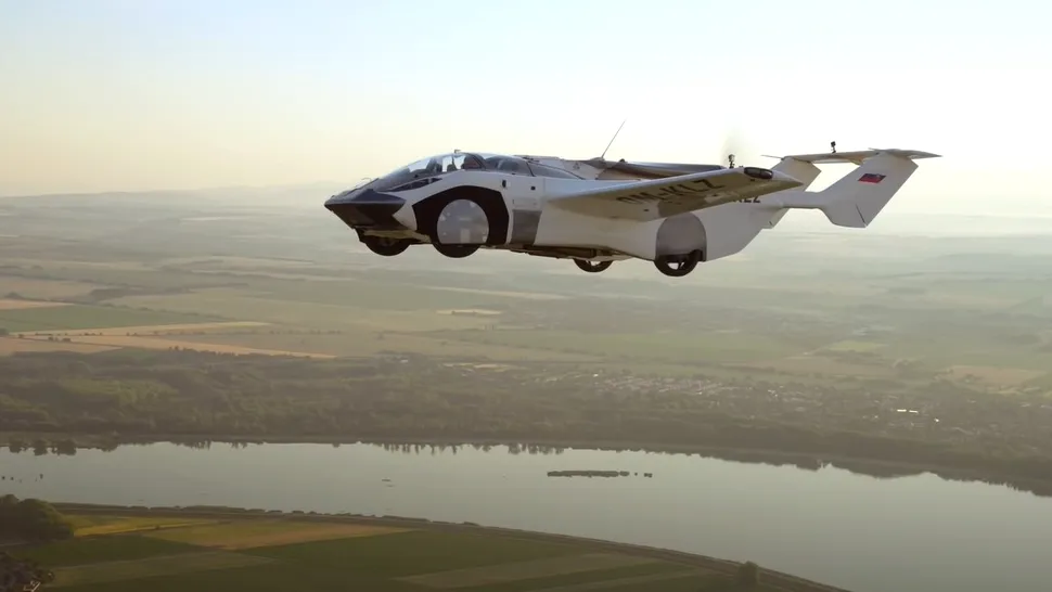 VIDEO: Mașina zburătoare AirCar a petrecut 35 de minute în aer, la primul zbor inter-city