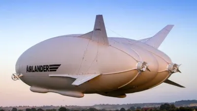 „Fundul zburător”: Cea mai mare aeronavă din lume a efectuat cu succes primul zbor 