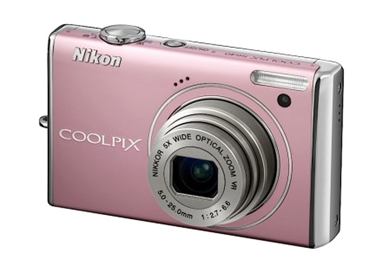 Nikon S640 focalizează la fel de repede ca şi DSLR-urile