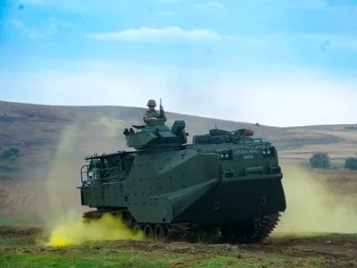 România își consolidează apărarea la Marea Neagră: primele vehicule amfibii AAV-7 din SUA au intrat în dotarea infanteriei marine